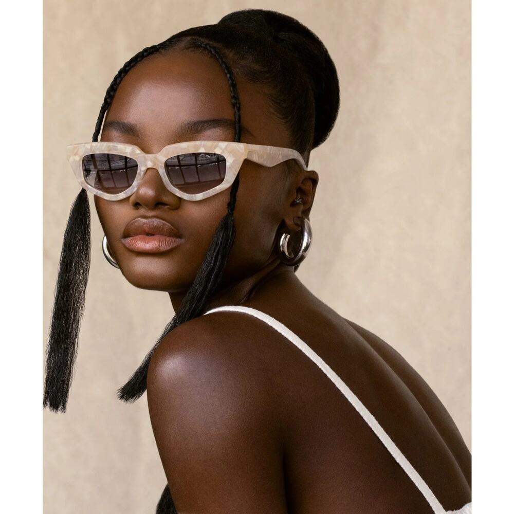 Dezi ON READ Sunglasses